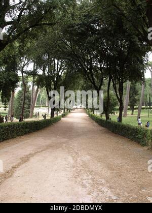 Fußgänger, Route von den Gärten der Villa Borghese Park. Rom, Italien Stockfoto