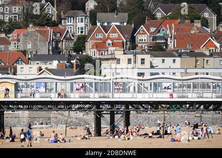 Weston-super-Mare, North Somerset, Großbritannien. September 2020. Tausende von Tagesausflüglern konvergieren auf Weston-super-Mare, um einen warmen September zu genießen, wie die ' Stockfoto