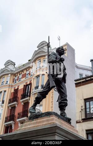 Madrid, Spanien - 4. Oktober 2020: Cascorro-Statue auf dem Flohmarkt El Rastro. Embajadores Bereich, Lavapies Viertel im Zentrum von Madrid. Es ist eines der CO Stockfoto