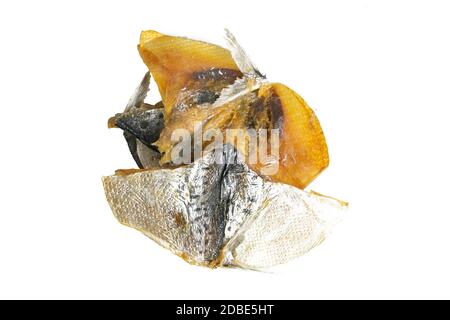 Getrocknete Brasse in Form Schmetterling auf weißem Hintergrund isoliert. Snack Fisch zu Bier. Nahaufnahme. Stockfoto