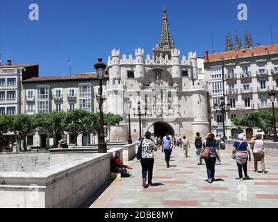 Burgos, Spanien - 25. Juni 2018: Die gotische Kathedrale von Burgos, die der Jungfrau Maria gewidmet ist, berühmt für ihre Architektur Stockfoto