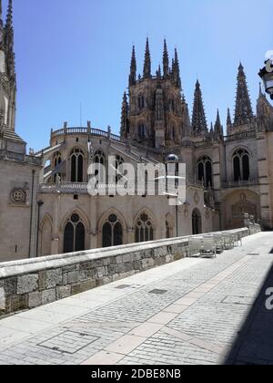 Burgos, Spanien - 25. Juni 2018: Die gotische Kathedrale von Burgos, die der Jungfrau Maria gewidmet ist, berühmt für ihre Architektur Stockfoto