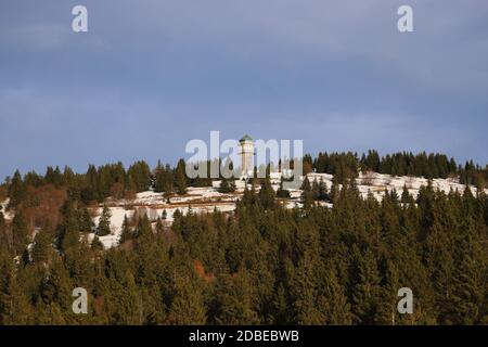 Der Feldbergturm befindet sich auf dem höchsten Gipfel von Der Schwarzwald in Deutschland Stockfoto