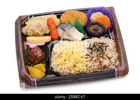 Japanische Bento Mittagessen isoliert auf weißem Hintergrund Stockfoto