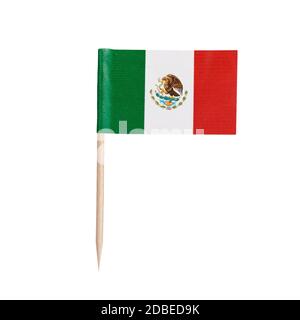 Miniatur-Papierflagge Mexiko. Isolierter mexikanischer Zahnstocher-Flaggenzeiger auf weißem Hintergrund. Stockfoto