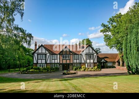 Ein großes Anwesen nach Hause, tudor-Stil, im Vereinigten Königreich Stockfoto