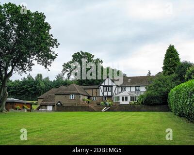 Ein großes Anwesen nach Hause, tudor-Stil, im Vereinigten Königreich Stockfoto