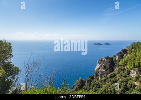 Amalfiküste, Italien. Unglaubliche Straße und Landschaft. Stockfoto