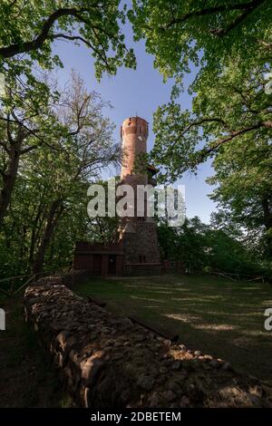 Bismarckturm in Bad Freienwalde. Deutschland EIN Bismarck-Turm ist eine besondere Art von Denkmal zu Ehren seines ersten Kanzlers, Otto von Bismarck gebaut. Bui Stockfoto