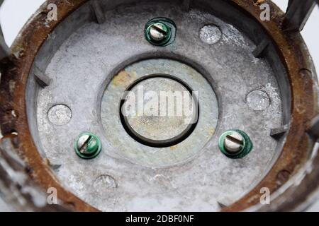 Das Magnetsystem des sowjetischen Lautsprechers 20gds-3. Zerlegter Mitteltöner. Stockfoto