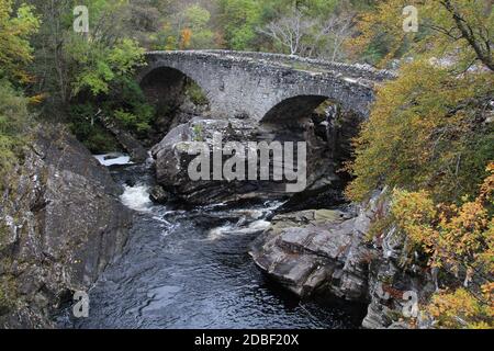 Invermoristons Thomas-Telford-Brücke in der Nähe von Loch Ness, Schottland Stockfoto