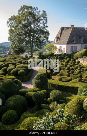 Dordogne, Frankreich - 3. September 2018: Formgehölze in den Gärten des Jardins de Marqueyssac in der Region Dordogne Frankreich Stockfoto