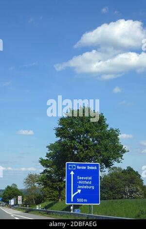 Nehmen Sie Die Abfahrt Zur Bundesautobahn Stockfoto