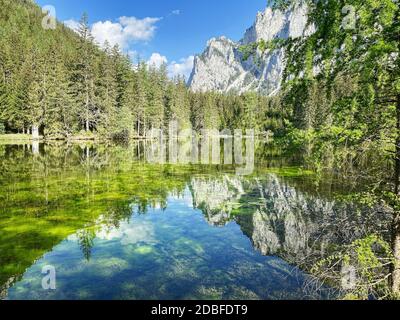 Grüner See Österreich, temporärer See mit Schmelzwasser in Österreich Stockfoto