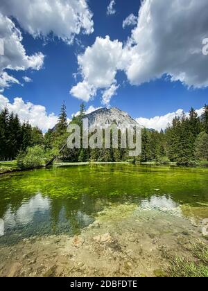 Grüner See Österreich, temporärer See mit Schmelzwasser in Österreich Stockfoto