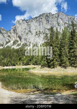 Grüner See Österreich, temporärer See mit Schmelzwasser in Österreich Stockfoto