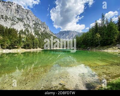 Grüner See Österreich, temporärer See mit Schmelzwasser in Österreich Stockfoto