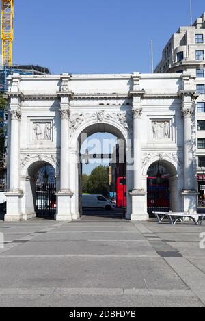 Marble Arch, ein Triumphbogen mit weißem Marmor aus dem 19. Jahrhundert in London Stockfoto