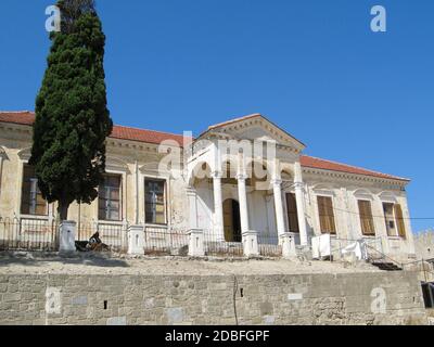 Türkisches Herrenhaus mit griechischem Portico in der Altstadt von Rhodos Stockfoto