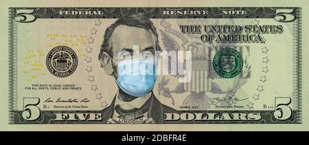 COVID-19 Coronavirus in Amerika. Fünf Dollar Banknote mit Lincoln in einer medizinischen Maske. Die USA sind von der globalen Finanz- und Wirtschaftskrise betroffen. Amerikanisch Stockfoto