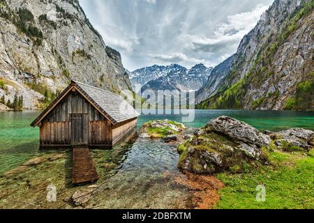 Bootsanlegestelle Hangar am Obersee Bergsee in den Alpen. Bayern, Deutschland Stockfoto