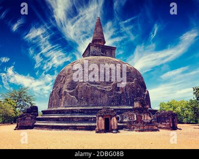 Vintage Retro-Effekt gefiltertes Hipster-Stil Bild von Kiri Vihara - alte dagoba touristischen Wahrzeichen. Pollonaruwa, Sri Lanka Stockfoto