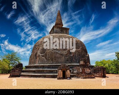 Sri Lankas touristisches Wahrzeichen - Kiri Vihara - alte Dagoba. Pollonaruwa, Sri Lanka Stockfoto