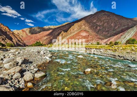 Himalaya-Landschaft im Himalaya Manali-Leh-Highway entlang. Himachal Pradesh, Indien Stockfoto