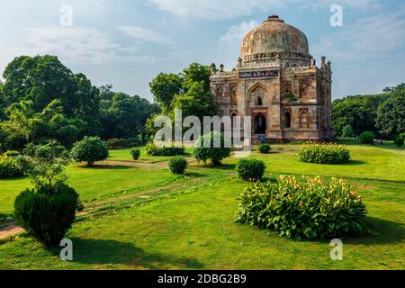 Sheesh Gumbad - islamisches Grab aus der letzten Linie der Lodhi Dynastie. Es befindet sich in Lodi Gardens Stadtpark in Delhi, Indien Stockfoto