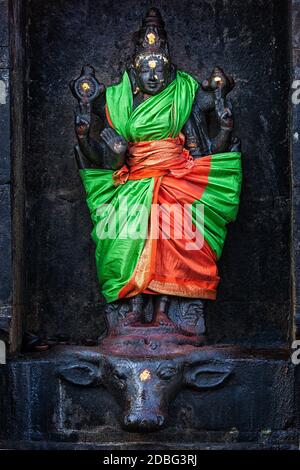 Durga (Mahisaurmardini) Bild. Airavatesvara Tempel, Darasuram, Tamil Nadu, Indien. Einer der großen lebenden Chola-Tempel - UNESCO-Weltkulturerbe. Stockfoto