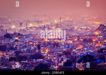 Vintage Retro-Effekt gefilterte Hipster Stil Bild von Jodhpur (Aka Blue City wegen der lebhaften blau-gemalten Brahmanen Häuser Rund um Mehrangarh Fort in Th Stockfoto