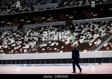 Tokio, Japan. November 2020. Thomas Bach, Präsident des Internationalen Olympischen Komitees (IOC), besucht am 17. November 2020 in Tokio das Nationalstadion, Hauptstadion der Olympischen und Paralympischen Spiele 2020, die aufgrund der COVID-19-Coronavirus-Pandemie auf den 2021. Juli verschoben wurden. Quelle: POOL/ZUMA Wire/Alamy Live News Stockfoto