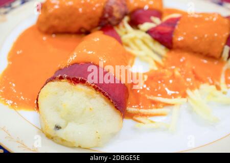 Piquillo Paprika gefüllt mit Salz-Kabeljau Confit. Nahaufnahme Stockfoto