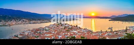 Sonnenuntergang auf Poros Insel im Ägäischen Meer, Griechenland Stockfoto