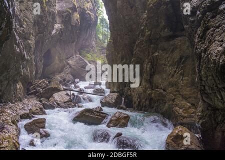 Wanderung durch die Partnachklamm bei Garmisch-Partenkirchen Stockfoto