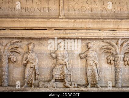 Ravenna, Italien - Sept 11, 2019: Das monumentale Grabmal des berühmtesten italienischen Dichter Dante Alighieri in Ravenna, Emilia Romagna, Italien. Stockfoto