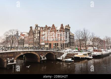 Winteransicht des Stadtzentrums in Amsterdam in der Jordaan Stockfoto