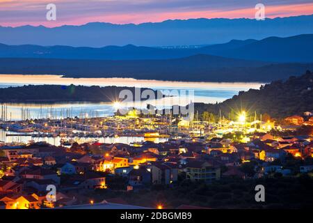 Murter Island. Bunte Murter Archipel Sonnenuntergang, touristische Segelziel in Dalmatien, Kroatien Stockfoto