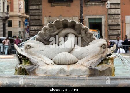 Der Brunnen auf der piazza Colonna. Rom, Italien Stockfoto