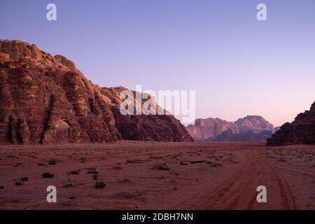 Wadi Rum Dessert nach Sonnenuntergang, Jordanien Stockfoto