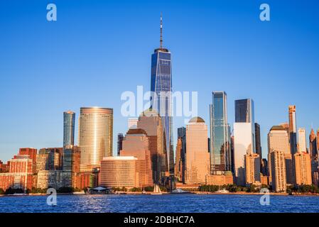 New York. Atemberaubender Blick auf die Skyline von Lower Manhattan von New Jersey, Vereinigte Staaten von Amerika. Stockfoto