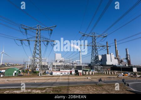 Hochspannungsleitungen. Stromverteilerstation. Hochspannungs-elektrische Übertragung Turm. Verteilung elektrische Umspannwerk mit Stromleitung Stockfoto