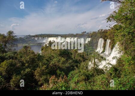 Panorama der Iguazu Wasserfälle in Foz do Iguazu, Brasilien und Argentinien Stockfoto