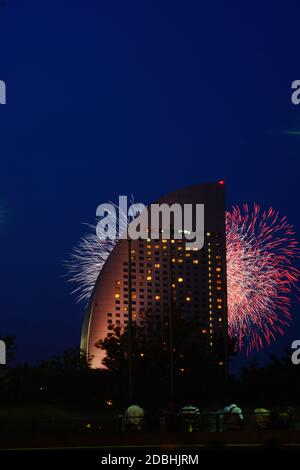 Inter-Continental Hotel und Feuerwerk. Drehort: Yokohama-Stadt kanagawa Präfektur Stockfoto