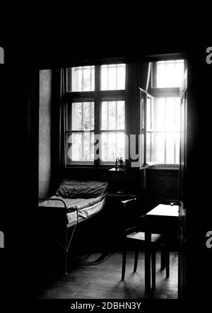 Ein Blick in das Gefängniszimmer in Landsberg, wo Hitler seine Strafe verbüßte. Stockfoto