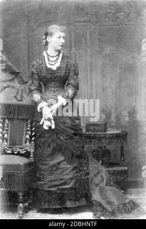 Das Porträt zeigt Prinzessin Augusta Victoria von Schleswig-Holstein-Sonderburg-Augustenburg, die spätere Kaiserin von Deutschland. Undatierte Aufnahme, aufgenommen um 1880 Stockfoto