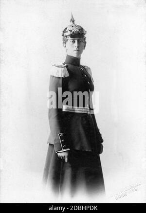 Prinzessin Viktoria von Schaumburg-Lippe (geboren aus Preußen, Schwester Wilhelms II.) in der Uniform des 5. Westfälischen Infanterie-Regiments Nr. 53. Sie diente ab 1898 als Regimentskommandeur. Foto der Hoffotografen L. Stueting & Sohn in Bonn 1899. Stockfoto