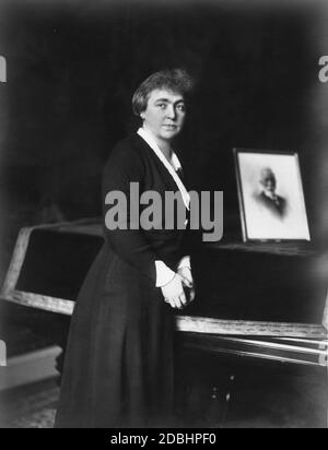 Das Porträt zeigt Hermine Reuss (Ältere Linie), die zweite Ehefrau Kaiser Wilhelms II., im Alter von 44 Jahren. Stockfoto