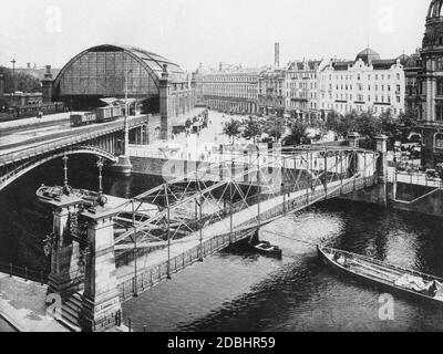 Blick auf den Bahnhof Friedrichstraße in Berlin. Stockfoto