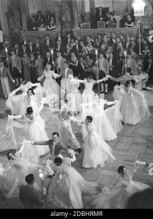 Am 12. Januar 1936 fand in der Staatsoper unter den Linden der Opernball des Preußischen Staatstheaters statt. Das Foto zeigt eine Aufführung des Balletts der Staatsoper. Stockfoto